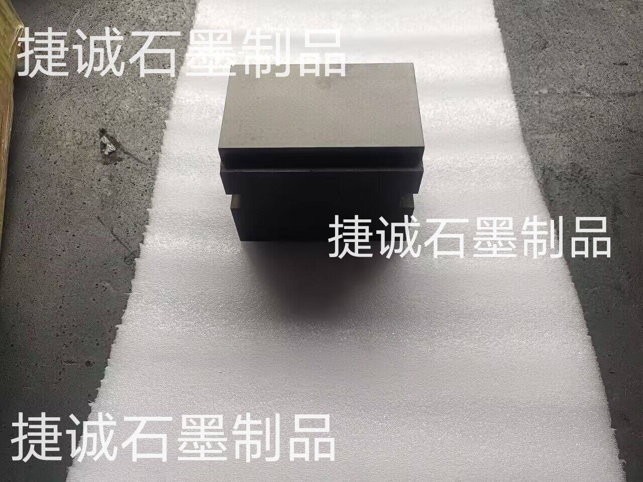 銅排軟連接碳塊，軟連接石墨塊，銅排軟連接石墨塊，軟連接石墨電極，軟連接石墨塊加工，抗氧化石墨塊，高分子擴散焊接石墨電極，軟連接石墨塊加工廠，軟連接石墨塊生產廠家